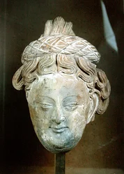 Devata mit Lorbeerkrone